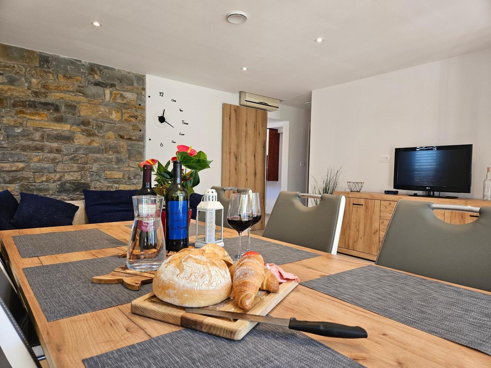 Casa Miranda - Family Comfort In A Quiet Area, Near The Sea, With Bbq And Free Parking Zgornje Skofije Ngoại thất bức ảnh